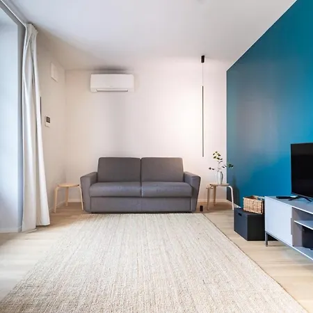 - Quiet Apartament Como